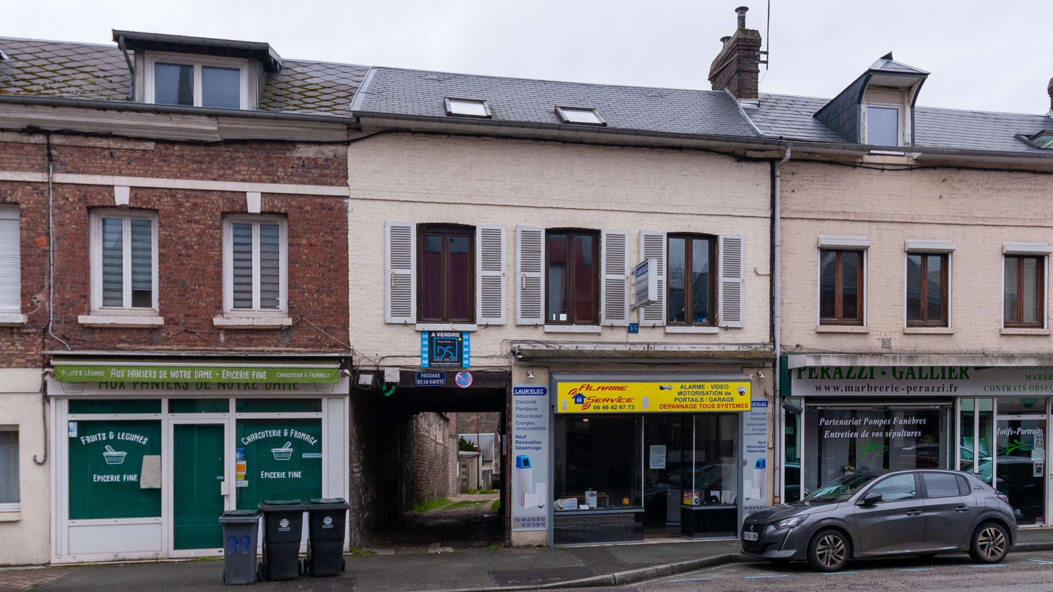  IMMEUBLE A USAGE MIXTE HABITATION ET COMMERCE VENDU LIBRE OU OCCUPÉ